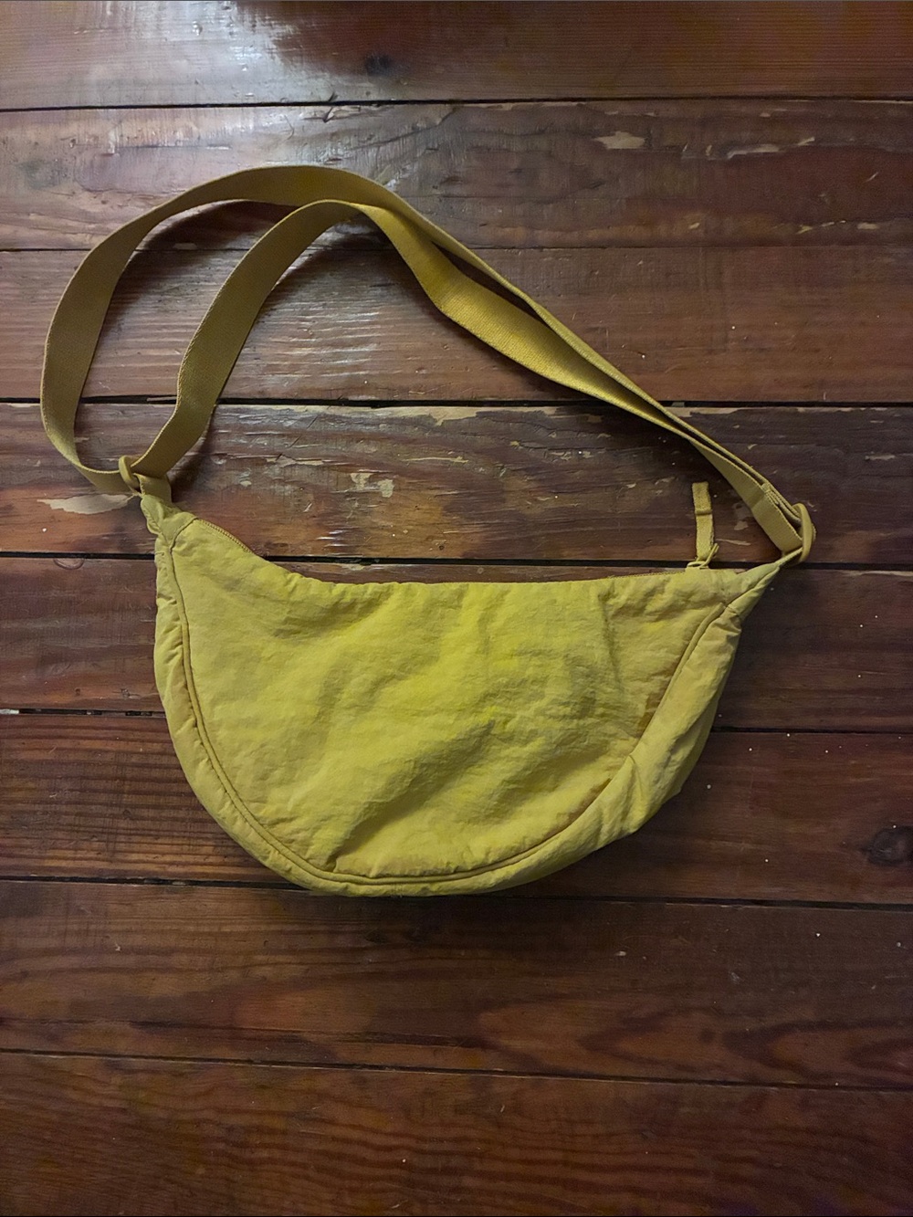 Uniqlo Mustard Yellow Crossbody Bag. Zipper, 2 inner pockets, adjustable strap. - Picture 2 of 7
